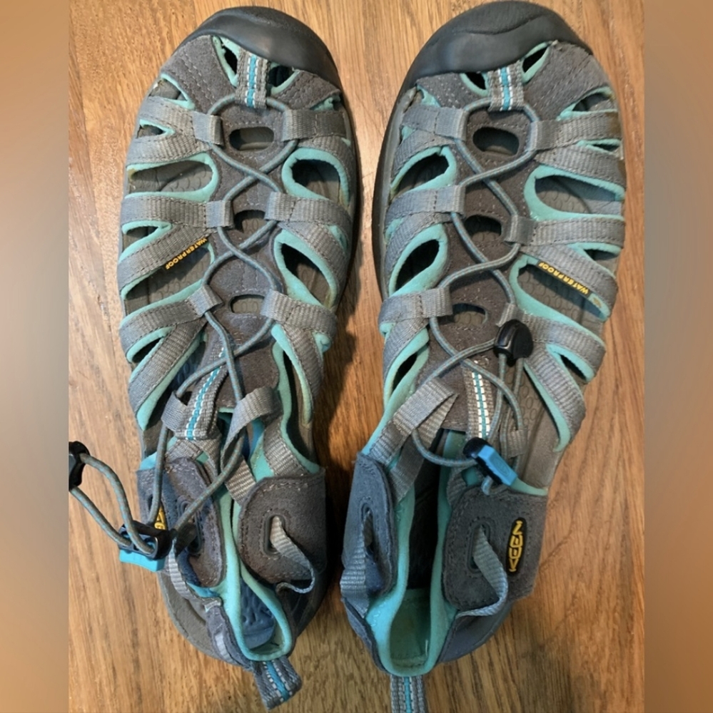 EUC TEVA Newport hiking water sandals
